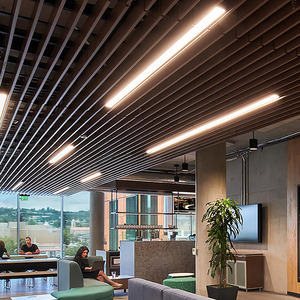 Migliore illuminazione su misura bianco ufficio professionale Design moderno illuminazione soffitto <span class=keywords><strong>led</strong></span> tubo lineare luce a sospensione lineare