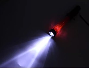 กระบองสัญญาณจราจรแบบมีไฟ LED กระพริบ สีแดงน้ำเงิน ทนทาน ขนาด 30 ซม. 39 ซม. พร้อมไฟหน้าและนกหวีด - Product Image 6