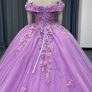 Vestido de Quinceañera Lsany284 Lavanda Natural con Hombros Descubiertos, Apliques Florales 3D, Tul Brillante, Estilo Princesa y Escote Corazón - Product Image 6