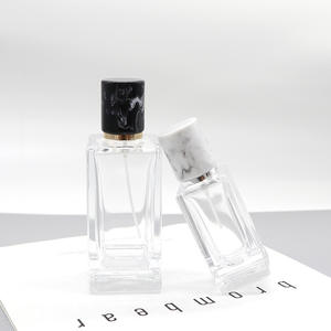 Flacon de parfum rechargeable en verre carré de 30 ml, flacon cosmétique vide pour femmes, flacon cosmétique carré, vente en gros - Product Image 2