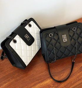 Bolso de cuero para mujer, bolso de diseñador con cadena decorativa, bolso bandolera de moda con cremallera - Product Image 1