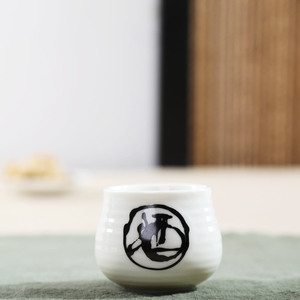 Tasse à saké en céramique blanche 70 ml, impression sérigraphique, style japonais, verre à spiritueux, pour les fêtes - Product Image 3