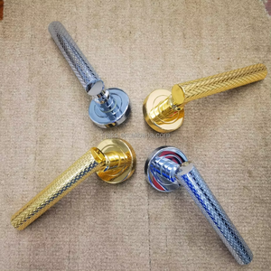 <span class=keywords><strong>Poignée</strong></span> <span class=keywords><strong>de</strong></span> <span class=keywords><strong>porte</strong></span> intérieure moderne en alliage <span class=keywords><strong>de</strong></span> zinc doré, design moleté, <span class=keywords><strong>poignée</strong></span> <span class=keywords><strong>de</strong></span> <span class=keywords><strong>porte</strong></span> moderne <span class=keywords><strong>haut</strong></span> <span class=keywords><strong>de</strong></span> <span class=keywords><strong>gamme</strong></span> - Product Image 4