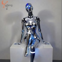 Patung Resin Berlapis Elektroplating Gaya Art Deco Robot Sci-Fi Desain Tahan Lama untuk Hotel, Ruang Tamu, dan Ruang Pameran