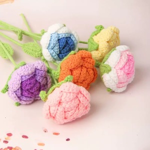Rose en fil crochetée créative, tige de fleur finie, fleur à tenir en main, décoration d'intérieur, cadeau écologique pour la Saint-Valentin pour femmes - Product Image 3