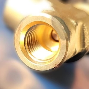 Vanne à aiguille Parker 1/4 po NPT manuelle 2 voies en laiton pour milieux à température normale - Product Image 4
