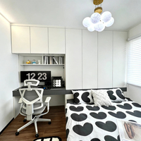 Lit en tatami sur mesure, design épuré, sûr et bien rangé
