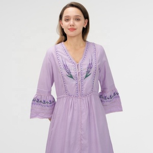 Vestido Midi Elegante para Mujer, Diseño OEM de Última Moda, Cuello en V, Manga Acampanada, Bordado Floral - Product Image 4