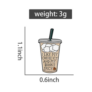 Pin Enamel Kopi Dingin Buku Pedas Gaya Hidup Pilihan Kutipan Saya Suka Kopi Dingin dan Buku Pedas Grosir - Product Image 6