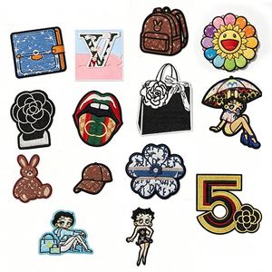 Écussons brodés personnalisés, échantillon gratuit, livraison rapide, écussons brodés avec logo pour uniformes, vêtements, écussons brodés en gros - Product Image 1