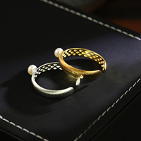 Bague ouverte minimaliste pour femme, motif cercle ondulé, design de niche européen et américain, avec perle baroque d'eau douce