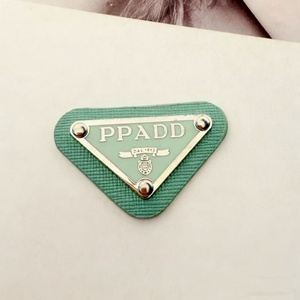 Etiquetas de Cuero con Logotipo de Marca, Impresas en Serigrafía y Grabadas en Metal, de Diseño de Lujo, Lavables, para Bolsas de Ropa y Zapatos, Venta al Por Mayor - Product Image 3