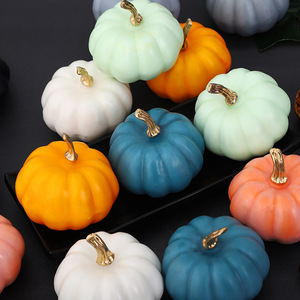 Nouvelles citrouilles artificielles en mousse multicolores pour Halloween, Thanksgiving, Noël, la remise des diplômes, Pâques, décoration de la maison et du jardin - Product Image 1