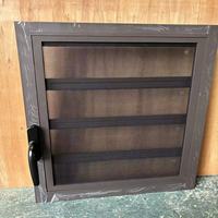 Ventana Moderna de Aluminio con Rejilla de Seguridad Antirrobo, Doble Acristalamiento y Aislamiento Acústico para Villa y Cocina