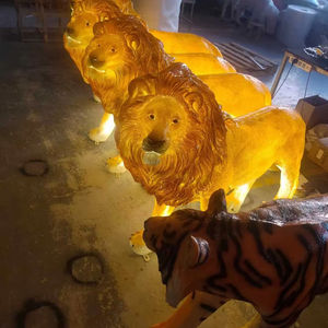 Lampe à motif artistique doré, apportant de la splendeur aux places publiques, aux jardins et aux célébrations en plein air, IP65 - Product Image 1