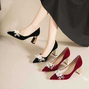 7777L-003 Escarpins de mariée en daim à bout pointu, talon carré, talon haut, décoration florale, chaussures de mariage confortables - Product Image 2