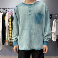 T-shirt Henley pour homme en tricot gaufré délavé à l'acide, effet vieilli, avec poche déchirée, coupe oversize, manches longues, style streetwear vintage
