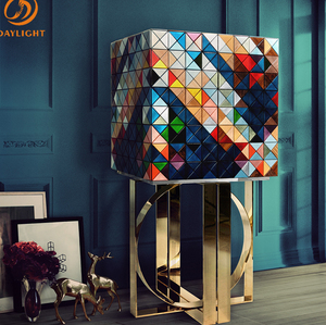 Angolo di esposizione del mini <span class=keywords><strong>bar</strong></span> del vino della casa di lusso di progettazione su ordinazione all'ingrosso con l'armadio della gamba dell'acciaio inossidabile in legno per il salone - Product Image 1