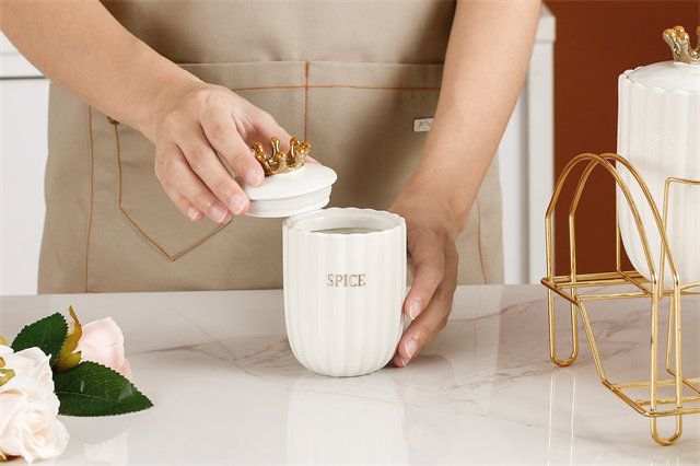 Kitchen Luxury Crown Gold Stand Seasoning Jar Spice Storage Jar Set Of 8