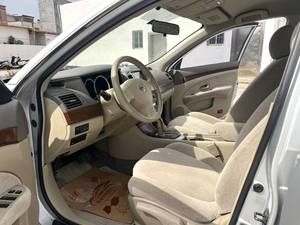 Nissan Sylphy 1.6 XE Automatique 2009, Conduite à Gauche, Tires R16, Intérieur Tissu, Économique en Carburant, Berline Spacieuse, Conduite Quotidienne Ultime à Faible Coût et Fiable - Product Image 5