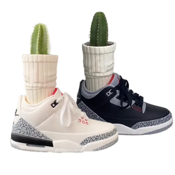Simulation personnalisée en résine de chaussures de basket-ball planteur de baskets pots de plantes et de fleurs vase succulent en forme de baskets en polyrésine