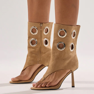 Bottines d'été sexy pour femme en daim à talons aiguilles, à bout ouvert, avec découpes métalliques et talons fins - Product Image 2