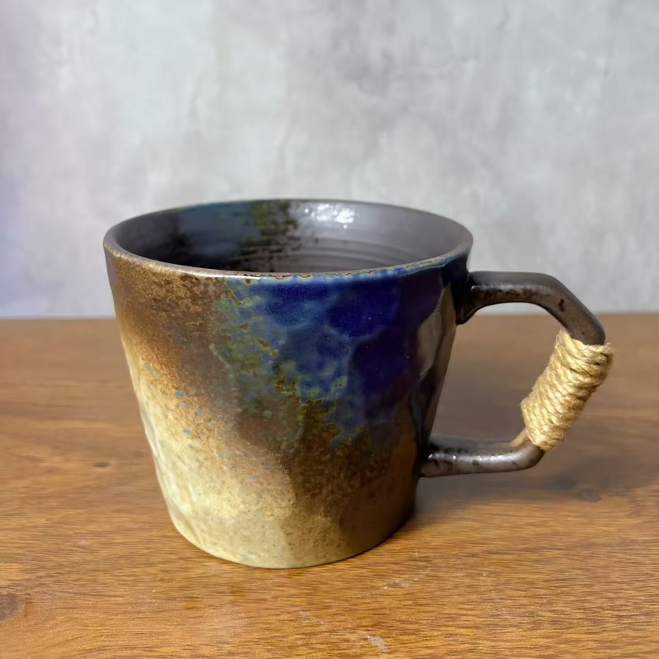 Tasse à café à large ouverture avec cordon de serrage - bleu et noir 350ml
