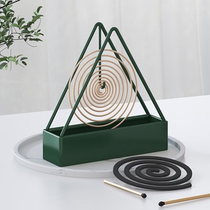 Soporte Triangular Metálico para Espirales Antimosquitos, Quemador de Incienso Verde o Negro para Uso en Interiores - Product Image 1