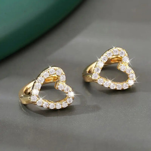 Orecchini a Cerchio con Cuore Cavo per Donne, Accessori per Orecchie Semplici da Indossare Quotidianamente - Product Image 1