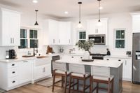Offre Spéciale Armoires de cuisine modernes au design noir et blanc avec finition laquée sur mesure