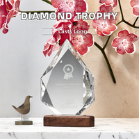 Petit pont personnalisable en gros Trophée de cristal en forme de diamant de qualité supérieure Nouveau cadeau d'entreprise pour les entreprises Autre artisanat de cristal