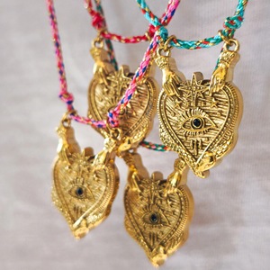 Collar con Colgante de Carta del Tarot Corazón de Fruta Vintage - Ojo de la Muerte de Acero Inoxidable - Bañado en Oro de 18K - Diseño Único para Fiestas - Product Image 2