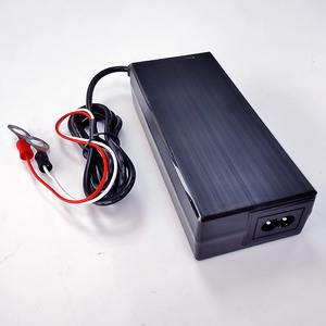 Chargeur de batterie portable 90W 9S 27V 28.8V Chargeur de batterie de bureau DC 32.4V/32.85V 2a 2.5a pour scooters électriques Batterie LiFePO4 - Product Image 1