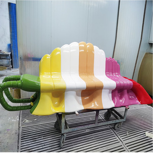 Banc en plastique coloré en forme de homard pour mobilier de centre commercial, design durable, fabrication sur mesure - Product Image 1