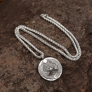 Collar de lobo Fenrir inspirado en la mitología nórdica de acero inoxidable, joyería vikinga - Product Image 4