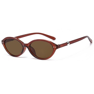 Lunettes de soleil ovales à rivets UV400, nouveau modèle 2025, style rétro, look naturel, pour femme, protection solaire plage - Product Image 6