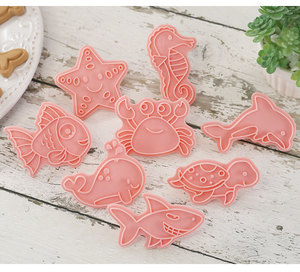 Colección de Cortadores de Galletas con Formas de Animales Marinos Vibrantes, Incluye Medusas, Cangrejos y Peces Coloridos para Hornear - Product Image 5