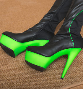 膝の上でセクシーなヨーロッパとアメリカのスタイルの滑り止めウェアと軽量ストリッパーブーツ - Product Image 3