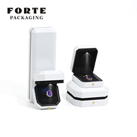 FORTE Vitrine à bijoux LED blanche tendance en promotion, prix direct usine, nouveau style, logo personnalisé pour l'affichage en magasin