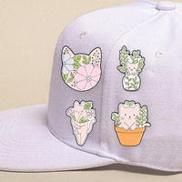 Broche en émail et métal motif chat mignon de dessin animé avec fleurs, chat féerique aux fleurs, bijou de revers, cadeau, vente en gros