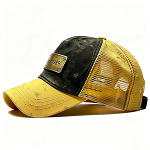 Casquette Trucker Vintage Noire et Jaune Délavée à 5 Panneaux avec Logo Plaque Métallique Personnalisée 1989, Toile Vieillie et Dos en Maille, Unisexe - Product Image 4