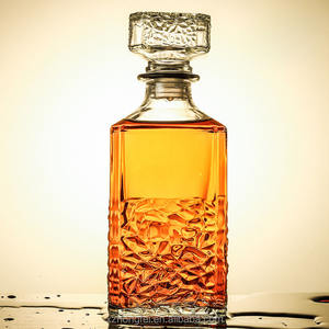 Juego de decantador de whisky cuadrado de lujo de 950ml con botella de vino de vidrio con sellado de corcho para <span class=keywords><strong>Bourbon</strong></span> Brandy Ron Tequila muestra gratis Barware - Product Image 6