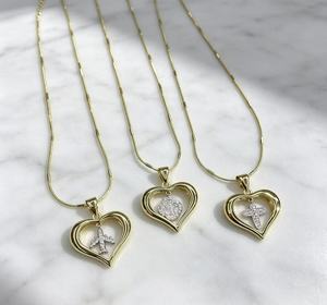 Collier Pendentif Cœur Ouvert Plaqué Or 18K, 3 Styles, Breloque Cœur, Chaîne Torsadée, Bijoux de Mode pour Femme, Vente en Gros - Product Image 5