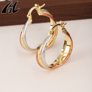 H665 Top-Sale Trendige 14K Dreifarbige Gold Dreireihige Ovale Creolen Modischer Damenschmuck aus Legierung im gedrehten Creolen-Stil - Product Image 4