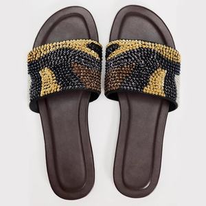 2025 летняя новая женская обувь, декоративные сандалии на плоской подошве с бусинами, модные уличные пляжные шлепанцы - Product Image 3