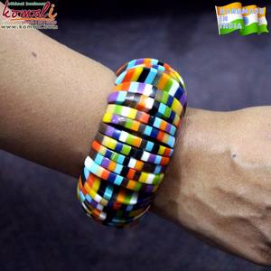 Pulsera elástica facetada de resina cortada a máquina de diamante retro hecha a mano - Product Image 4