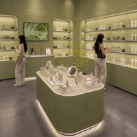 Ensemble de meubles de présentation en bois massif et métal, comptoir de réception pour salon de beauté et boutique, solution de projet moderne et luxueuse tout-en-un