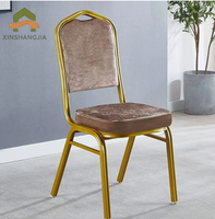 Chaise de banquet empilable en tissu jacquard rembourré avec cadre en métal plaqué or pour hôtel, mariage, restauration et événements