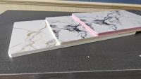 Panneau mural moderne en plastique brillant effet carbone, résistant à l'humidité, insonorisant, installation facile DIY pour hôtel et appartement