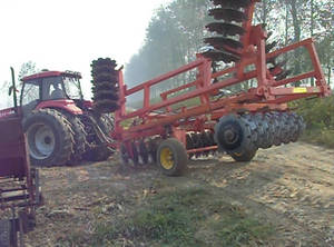 Herse à disques tractée agricole robuste avec une large voie <span class=keywords><strong>de</strong></span> coupe et un cadre en acier haute résistance pour les grands champs - Product Image 5